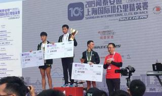 马拉松选手打翻水瓶 马拉松选手打翻水瓶